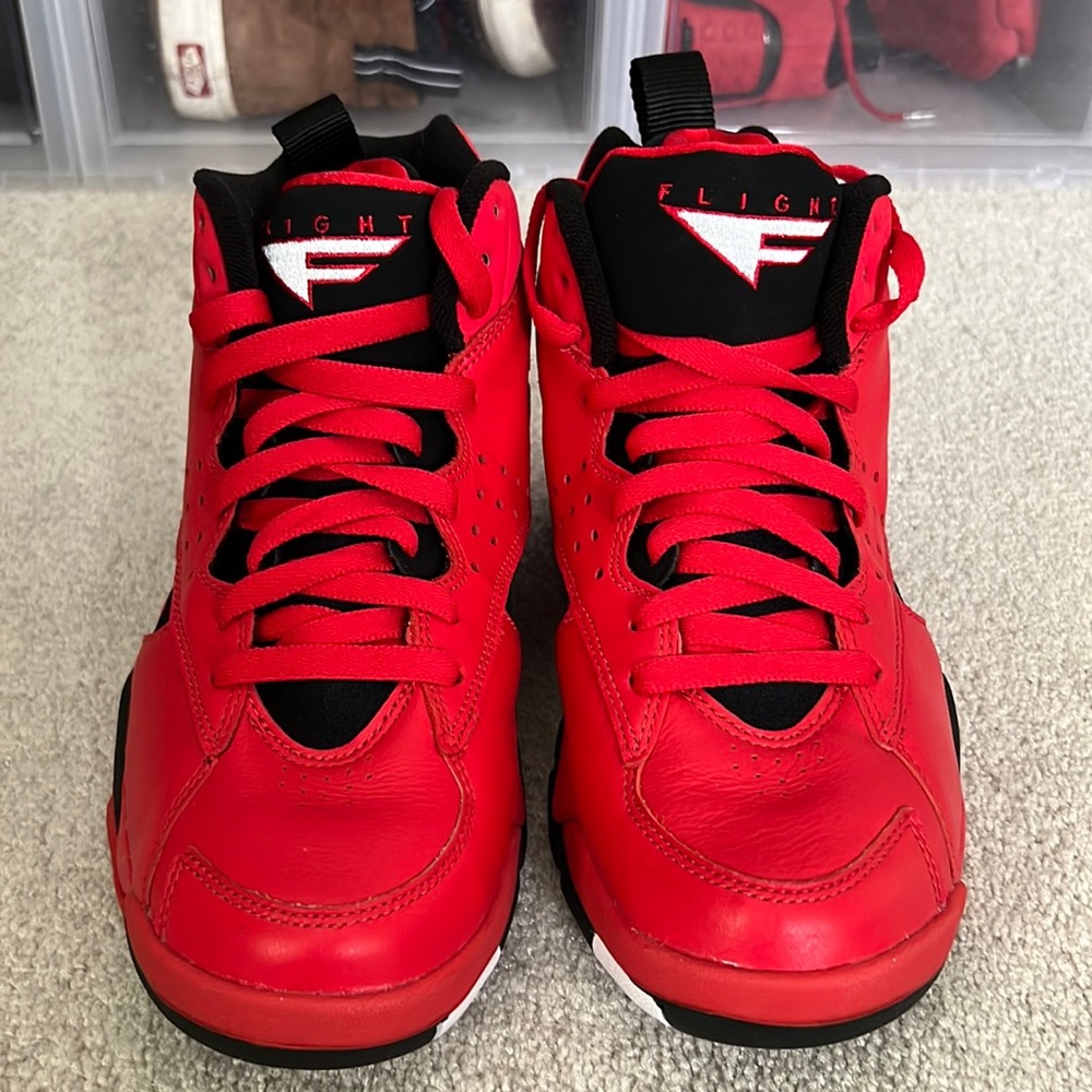 NEW - never worn Nike Air Maestros Size 8